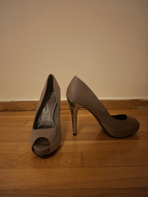 Bershka γόβες γυναικείες peep toe μεταχειρισμένες, μέγεθος 38, μπεζ