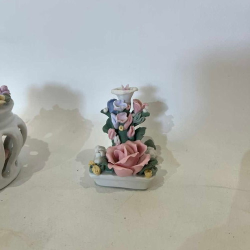 Vintage porcelain decorative figurines set of 3 used, floral details
