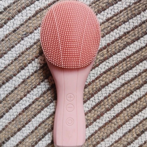 Facial cleansing brush like new with vibration and intensity settings