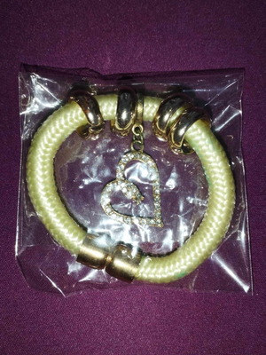 Fabric bracelet with magnetic clasp and heart pendant, new, beige and gold