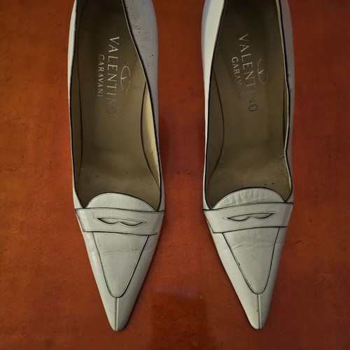 Valentino Garavani pumps like new, white leather, size 39