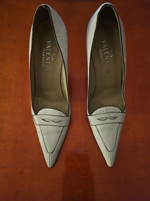 Valentino Garavani pumps like new, white leather, size 39