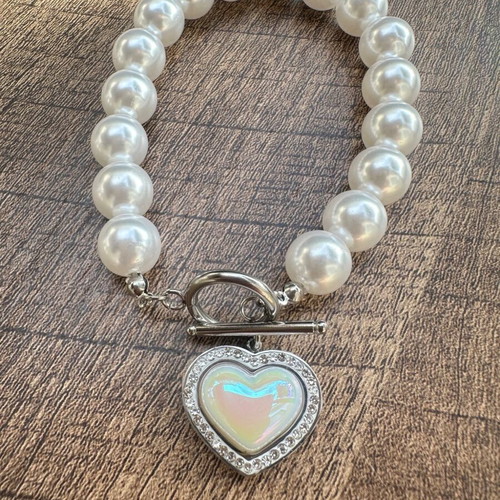 Bracelet with pearls and heart, new, elegant and romantic
