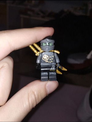 Cole Chost minifigure like new, authentic