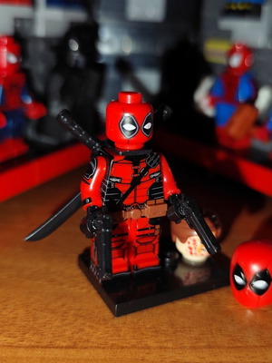 Deadpool φιγούρα Lego με αξεσουάρ, Marvel