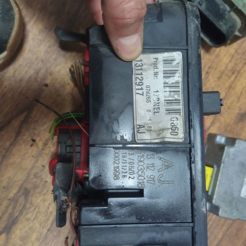 Fuse box for Opel Vectra C 13112917 AJ used