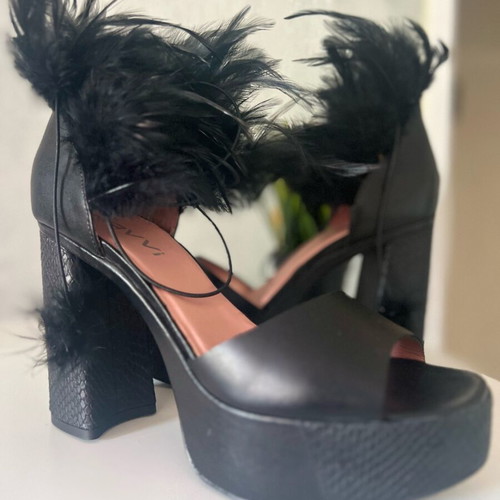 High leather platform sandals with feathers like new, size 40, black