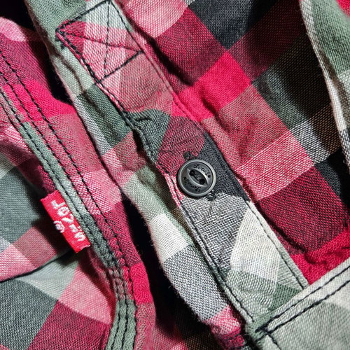 Authentic Levi's men's checkered shirt size M like new