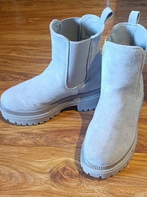 Women's boots size 36 like new, beige