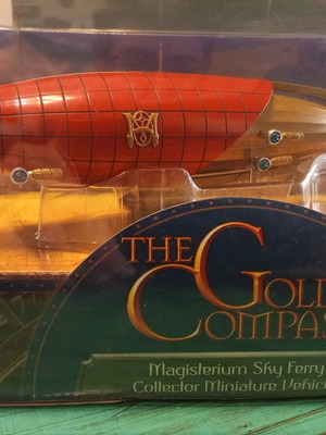 Zeppelin miniature "The Golden Compass" like new