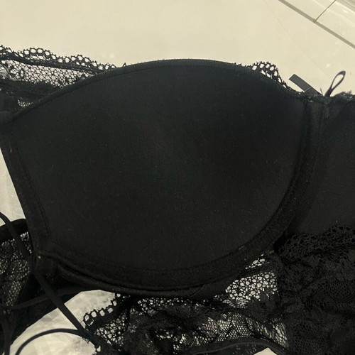 Women's bustier bra 85D black like new with push up and unique design