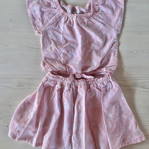 Calvin Klein skirt and blouse set for 4 years like new, white and pink