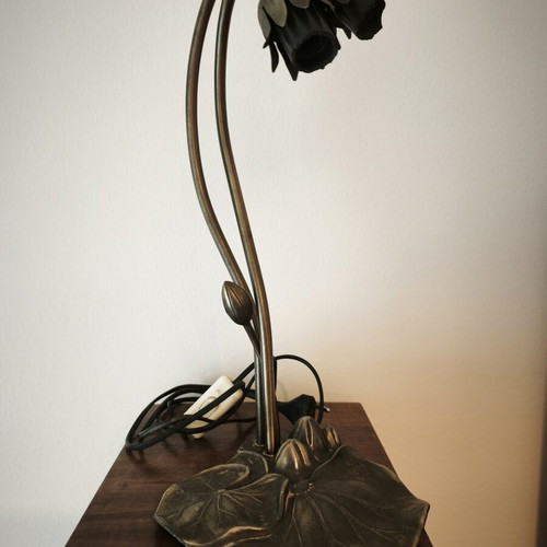 Metal table lamp with two bulb holders