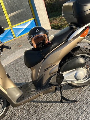 Honda SH150 2002 употребяван с две каски
