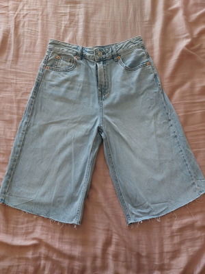 Stradivarius jean bermuda shorts, size 34, blue