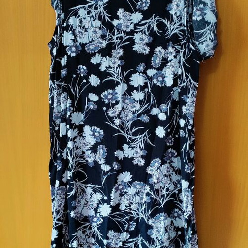 Floral dress new, size medium, black, 100% rayon