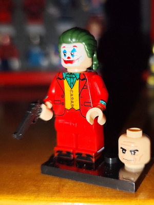 Joker φιγούρα σαν καινούργιο με βάση και επιπλέον κεφάλι