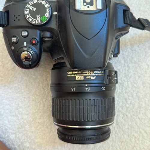 Nikon Digital Camera D3300 like new, charger missing