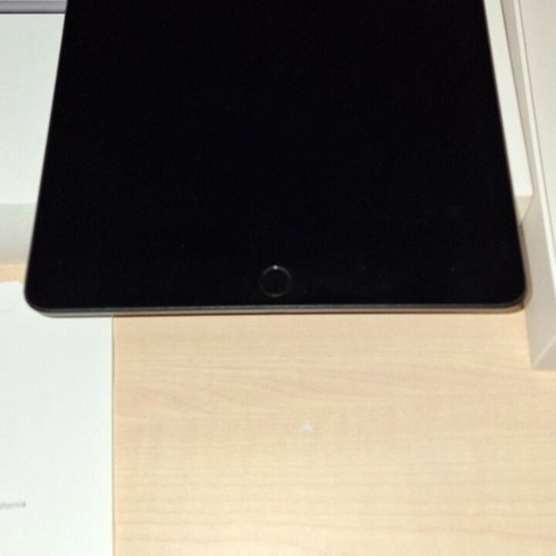 Apple iPad 9th Gen 10.2" Wi-Fi 64GB Space Grey new with case