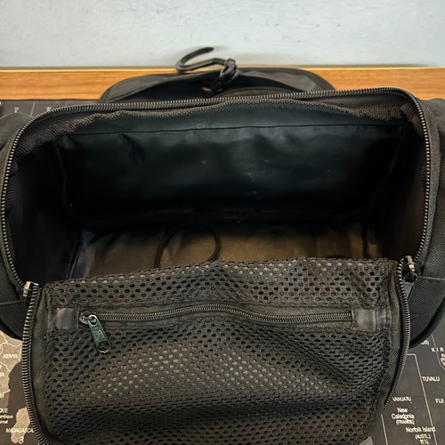 Survivors toiletry bag black like new with mirror