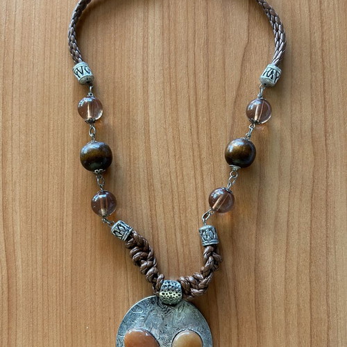Set of 2 necklaces like new, silver and brown tones