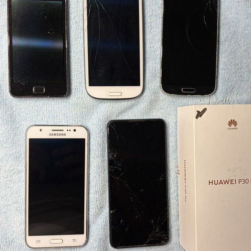Mobile phones used, pack of 5, Samsung and Huawei models