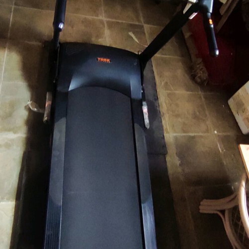 York Diamond T300 Treadmill used with 6 programs and speakers