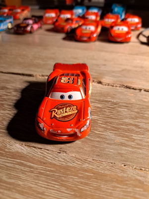 Αυτοκινητάκι Diecast Pixar Cars Lightning McQueen σιδερένιο