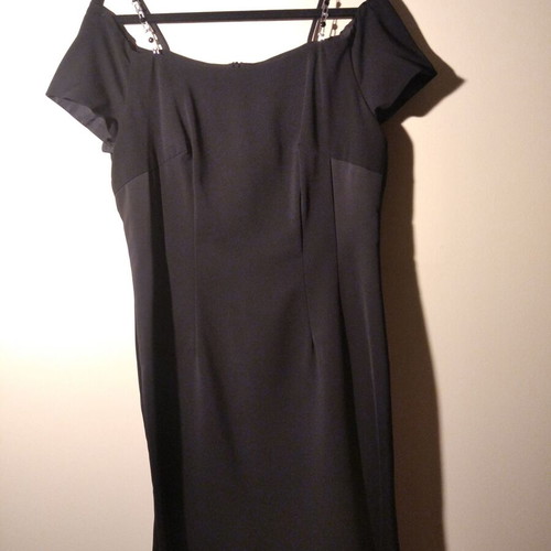 Raxevsky classic line dress size M new, black