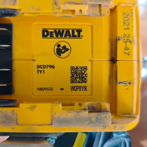 Dewalt DCD796 drill used with 4AH battery and charger