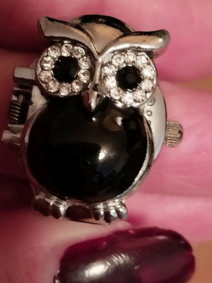 Owl watch ring adjustable used, black and silver