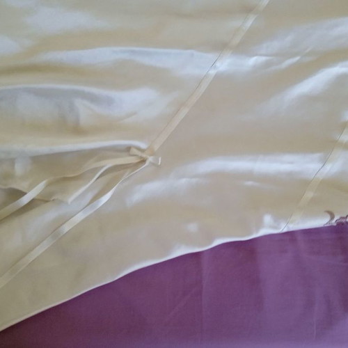 Satin set nightgown and robe like new, small, ivory color, excellent quality Elizabeth George