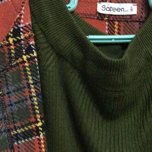 Off-Shoulder Sweater and Plaid Cardigan Set size S like new