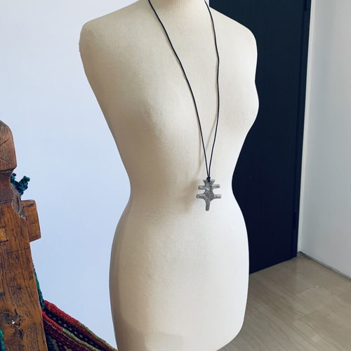 Vintage necklace new, leather and metal