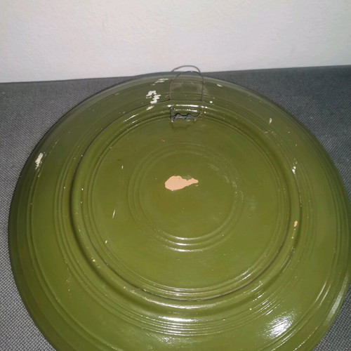 Ceramic decorative plate used with floral designs 18 cm