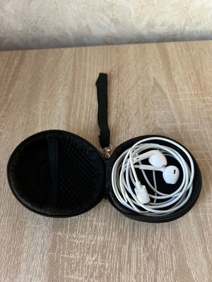 Cable and earphone case with zipper and inner mesh pocket like new