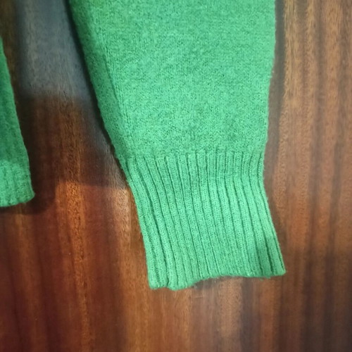 Mei Gao green sweater like new, size L