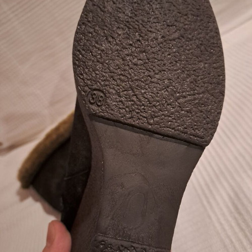 Leather women's boots size 38 new, black with fur lining