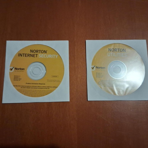 Norton Internet Security and Norton Utilities CD like new, set of 2