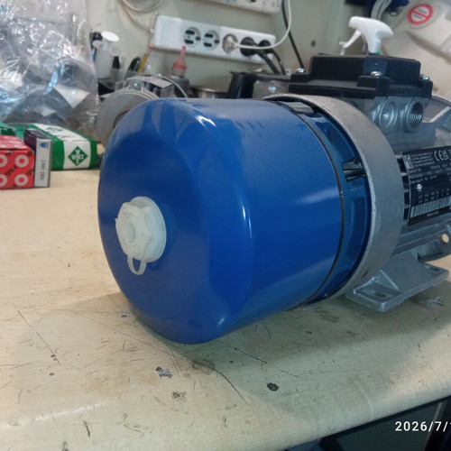 Three-phase motors new, 0.5 Hp with brake and 0.25 Hp without brake