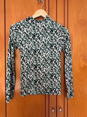 Stradivarius women's leopard print blouse used, turtleneck, size large