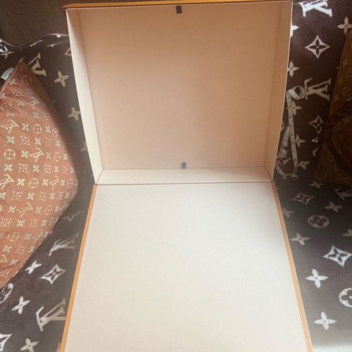 Louis Vuitton neverfull gm magnetic box like new, very large size