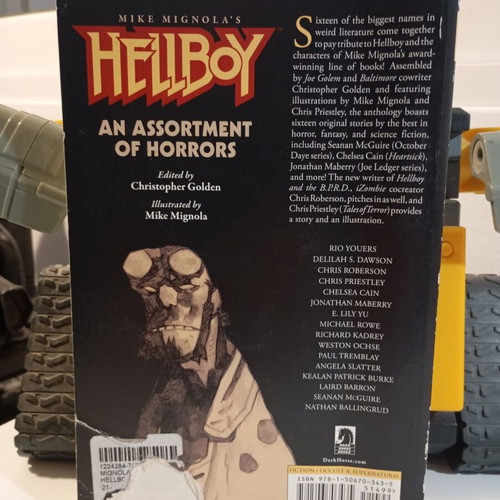Hellboy An Assortment of Horrors used with tear on back cover