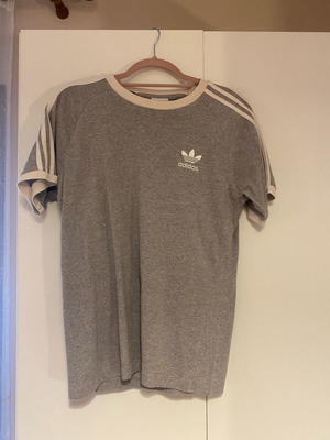 Adidas women's t-shirt used, size M, grey