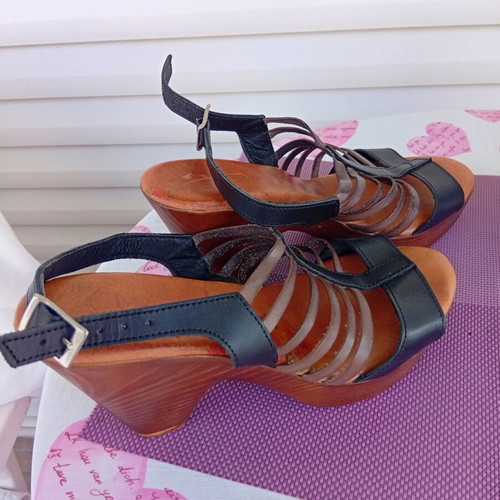 Marila Footwear women's leather sandals size 39 like new black