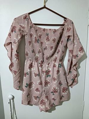 Amisu floral romper XS like new, pink multicolor