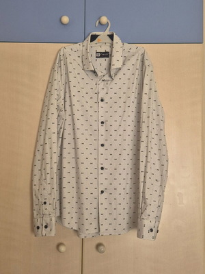 Men's white shirt like new with details size M