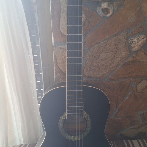 Sheffield concert classical guitar with satin finish and case