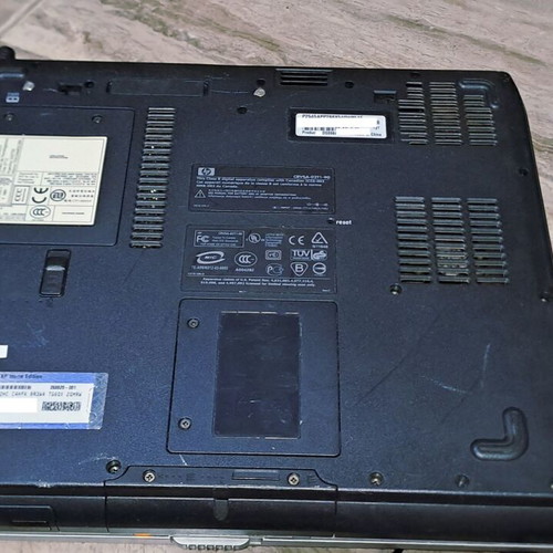 HP Compaq Presario 2500 vintage laptop Pentium 4 2.66GHz