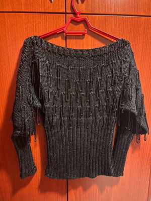 Shirt with sleeves and fringes like new, black